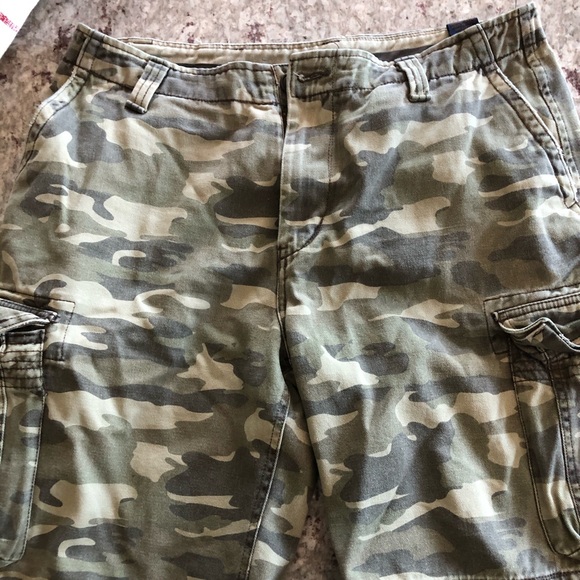 NOBO Other - Men’s Nobo brand camo cargo shorts sz 36